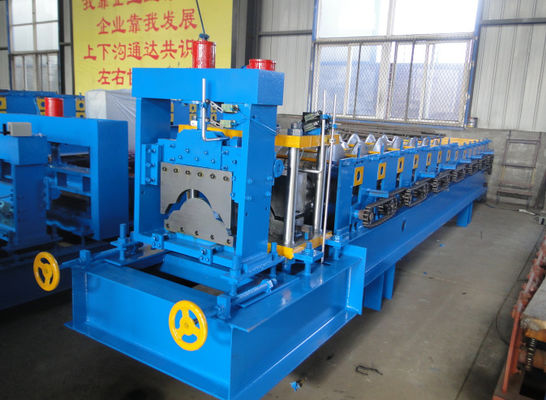 Taglio idraulico di Ridge Cap Roll Forming Machine Cr12 del CE