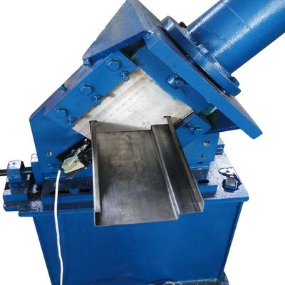 Rotolo blu della struttura di porta del metallo che forma le stazioni di iso 12 della macchina