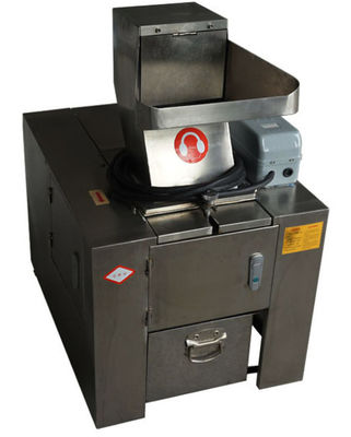 Attrezzatura di lavorazione della carne SS304, macchina animale del frantoio dell'osso 600kg/h